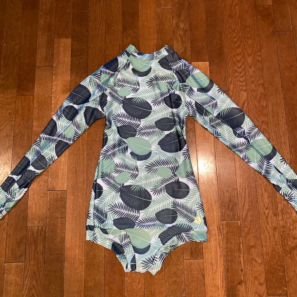 Swimsuit with sleeves